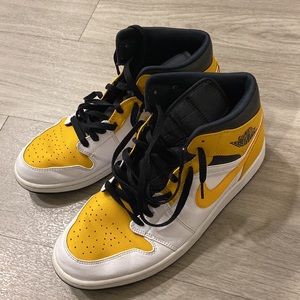 NIKE AIR YELLOW, WHITE AND BLACK